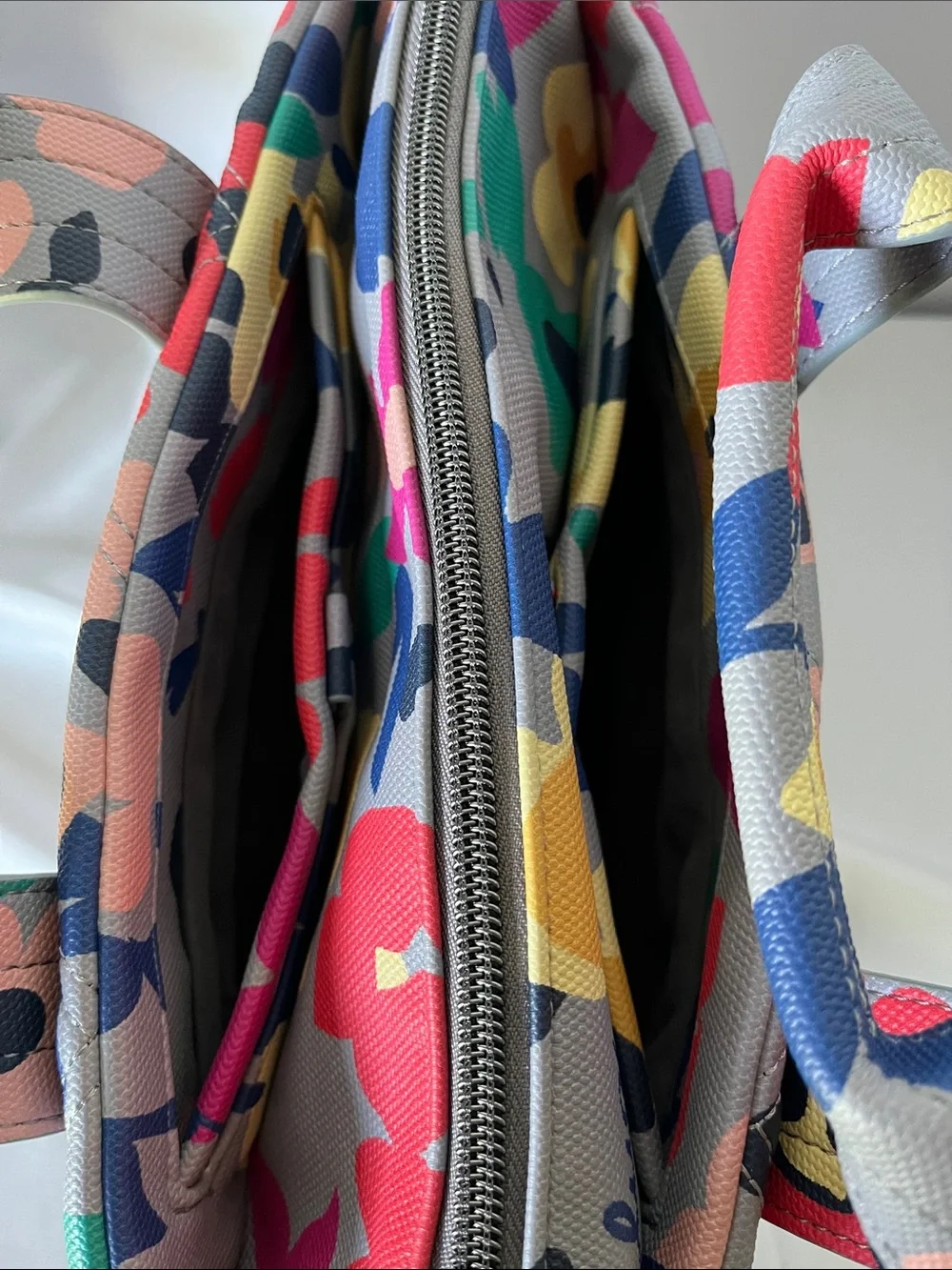 LUG - ** NWOT ** - Dory Matte Luxe VL Crossbody Bag in Wildflower Multi - Picture 8 of 8